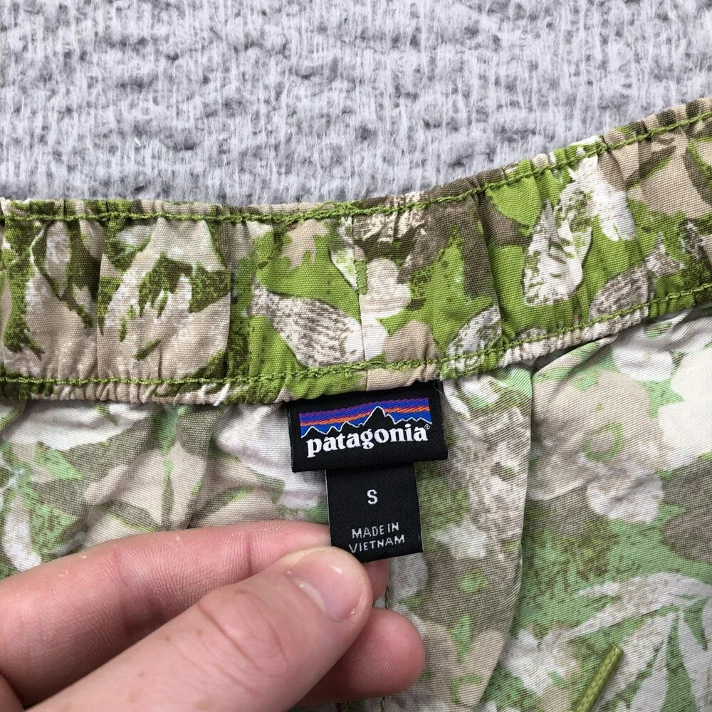 Patagonia Shorts Womens Small Green Floral Print Sweat Outdoor 3.5 Inseam
